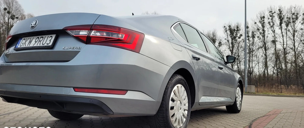 Skoda Superb cena 68500 przebieg: 273071, rok produkcji 2017 z Kwidzyn małe 407